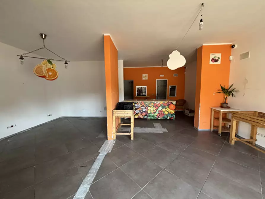 Immagine 9 di Negozio in affitto  in VIA CANOVA a Firenze