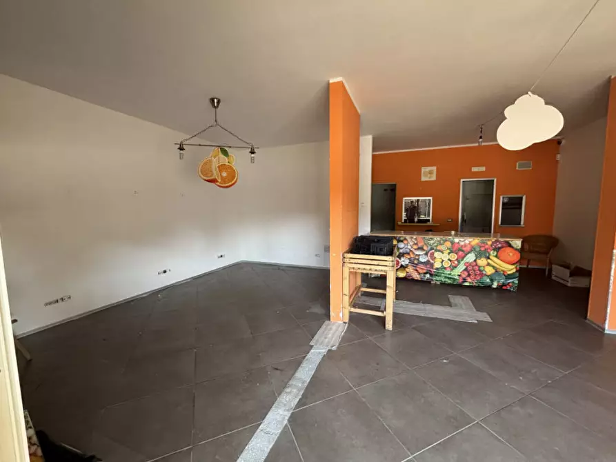 Immagine 10 di Negozio in affitto  in VIA CANOVA a Firenze