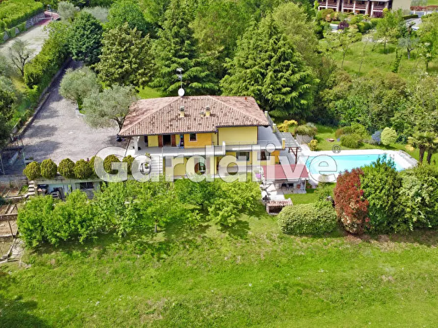 Immagine 1 di Villa in vendita  in Via Tasso a Manerba Del Garda