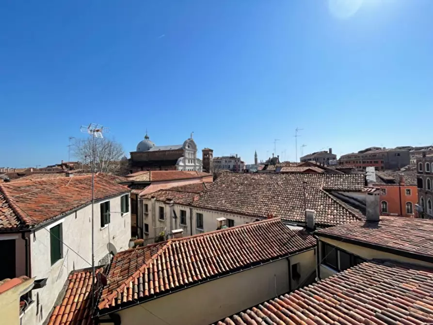 Immagine 1 di Appartamento in vendita  in campo san provolo a Venezia