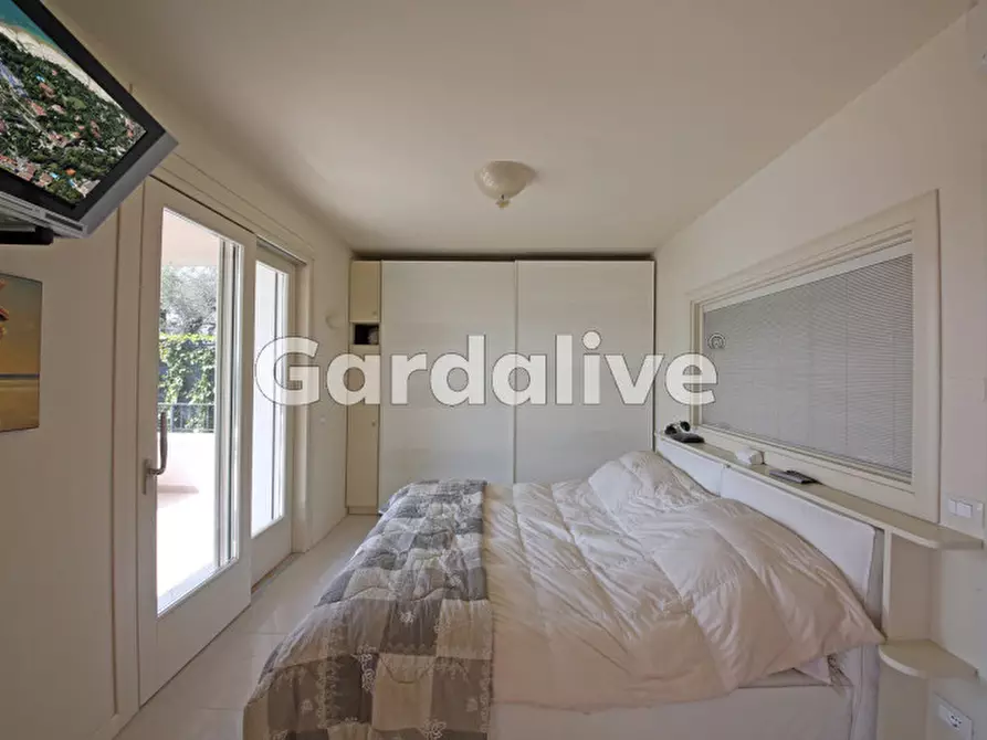 Immagine 11 di Appartamento in vendita  a Sirmione