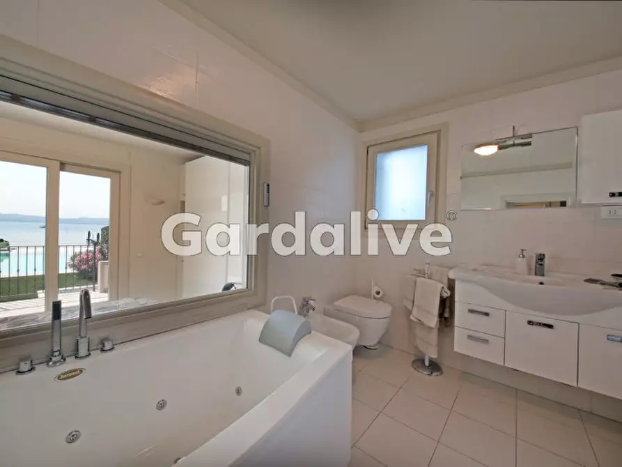 Immagine 12 di Appartamento in vendita  a Sirmione