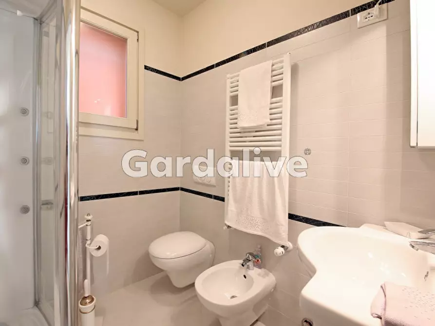 Immagine 13 di Appartamento in vendita  a Sirmione