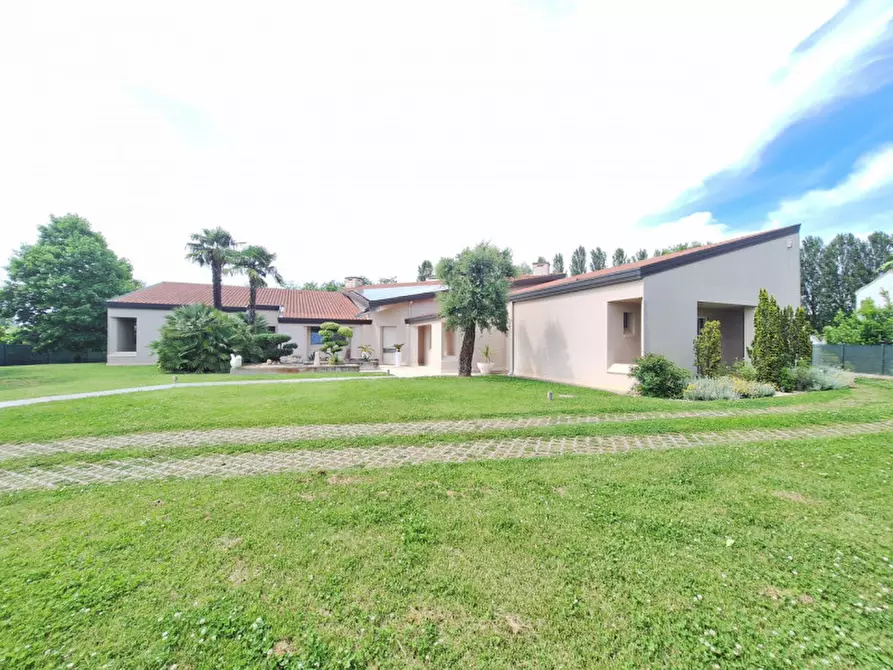 Immagine 3 di Villa in vendita  a Rovigo