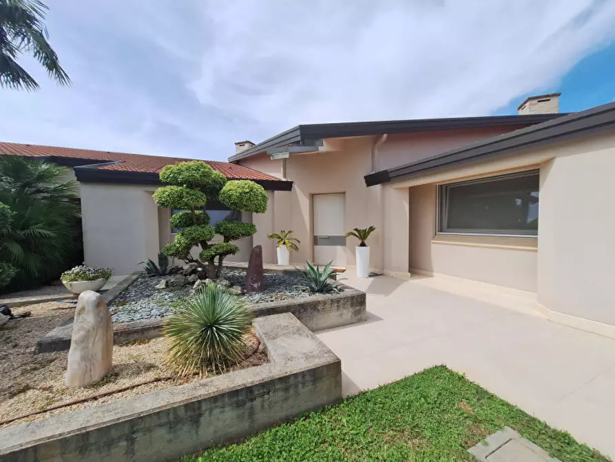 Immagine 5 di Villa in vendita  a Rovigo