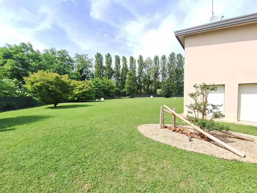 Immagine 10 di Villa in vendita  a Rovigo