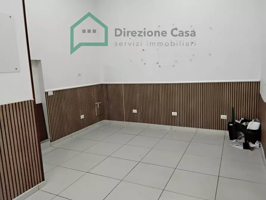 Immagine 3 di Attività commerciale in affitto  in Via L. di capua a Napoli