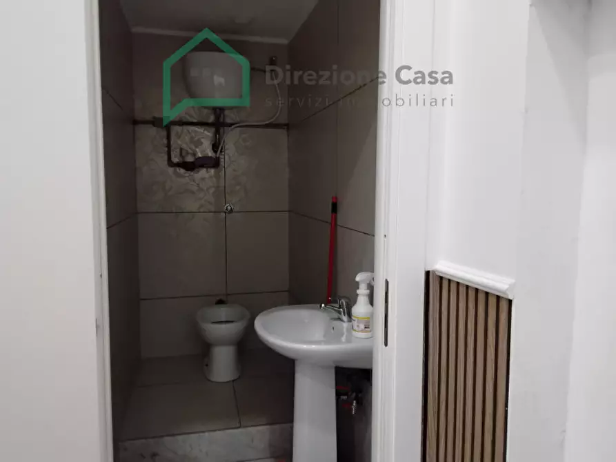 Immagine 4 di Attività commerciale in affitto  in Via L. di capua a Napoli