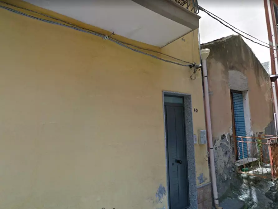 Immagine 1 di Casa indipendente in vendita  in Via Colombo  40 a Adrano