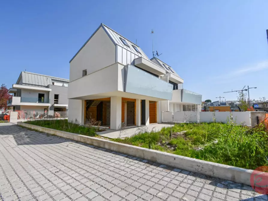 Immagine 2 di Casa bifamiliare in vendita  a Cesena