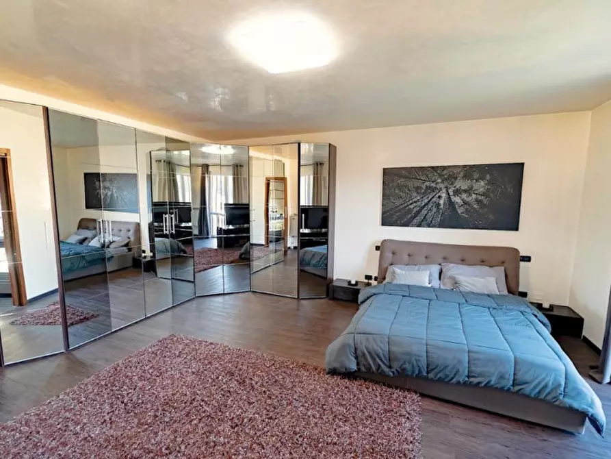 Immagine 3 di Villa in vendita  in Via Frassino a Peschiera Del Garda