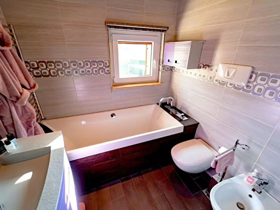 Immagine 19 di Villa in vendita  in Via Frassino a Peschiera Del Garda