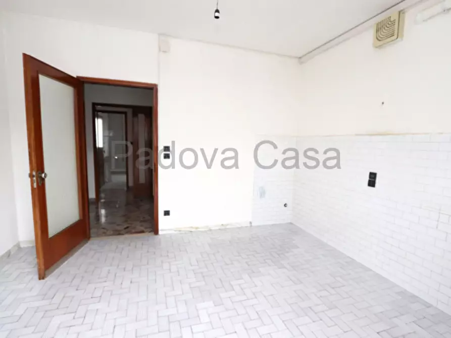 Immagine 5 di Appartamento in vendita  a Padova