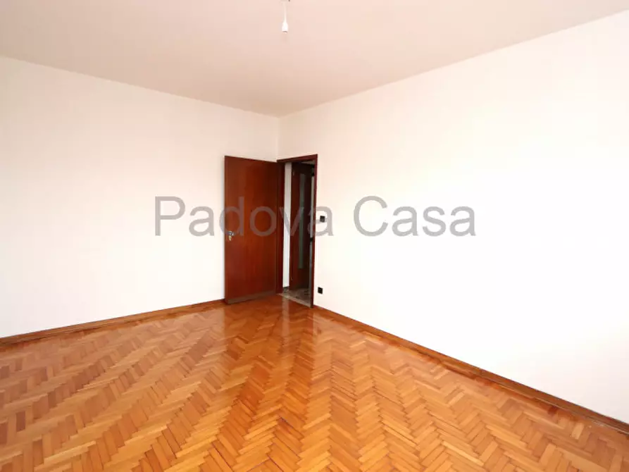 Immagine 9 di Appartamento in vendita  a Padova