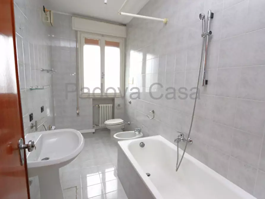 Immagine 13 di Appartamento in vendita  a Padova