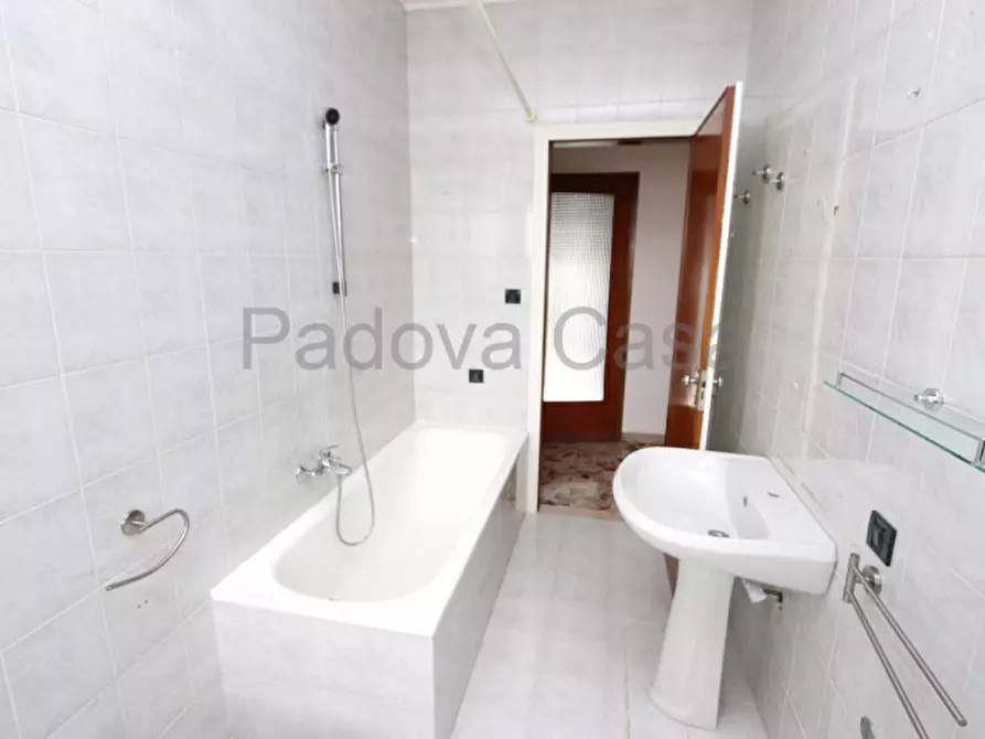 Immagine 14 di Appartamento in vendita  a Padova