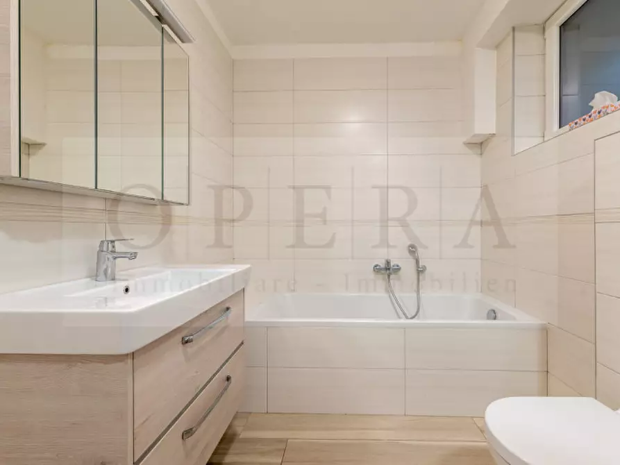 Immagine 17 di Appartamento in vendita  in via San Pietro a Bolzano