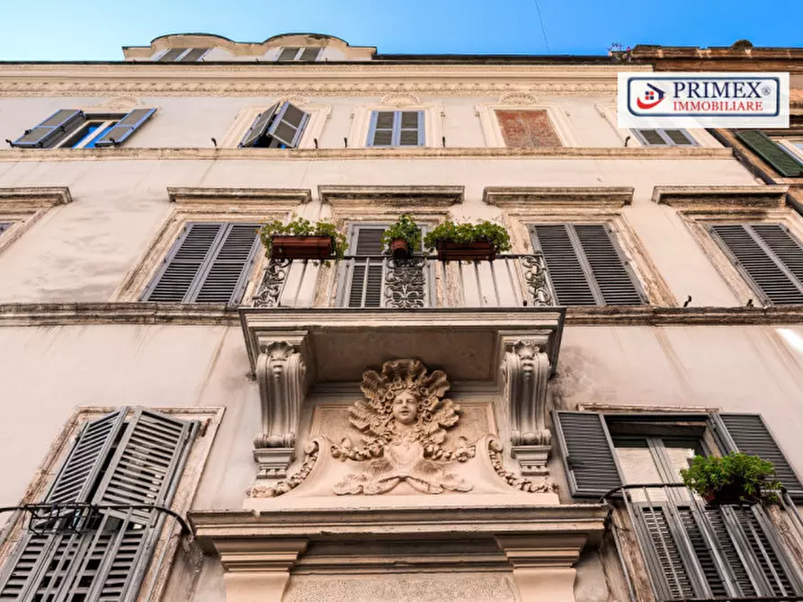 Immagine 4 di Appartamento in vendita  in via del Governo Vecchio a Roma