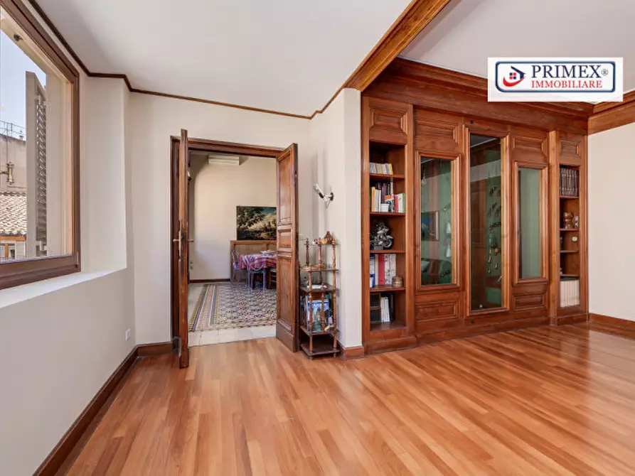 Immagine 13 di Appartamento in vendita  in via del Governo Vecchio a Roma