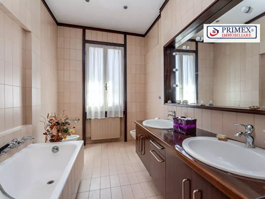 Immagine 25 di Appartamento in vendita  in via del Governo Vecchio a Roma