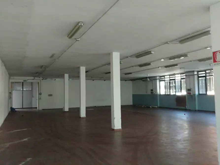 Immagine 18 di Laboratorio in affitto  in VIA PER VIMERCATE a Usmate Velate