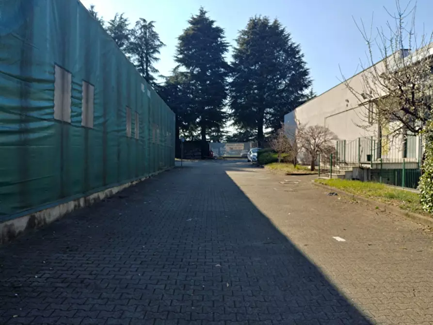 Immagine 9 di Magazzino in affitto  in VIA PER VIMERCATE a Usmate Velate