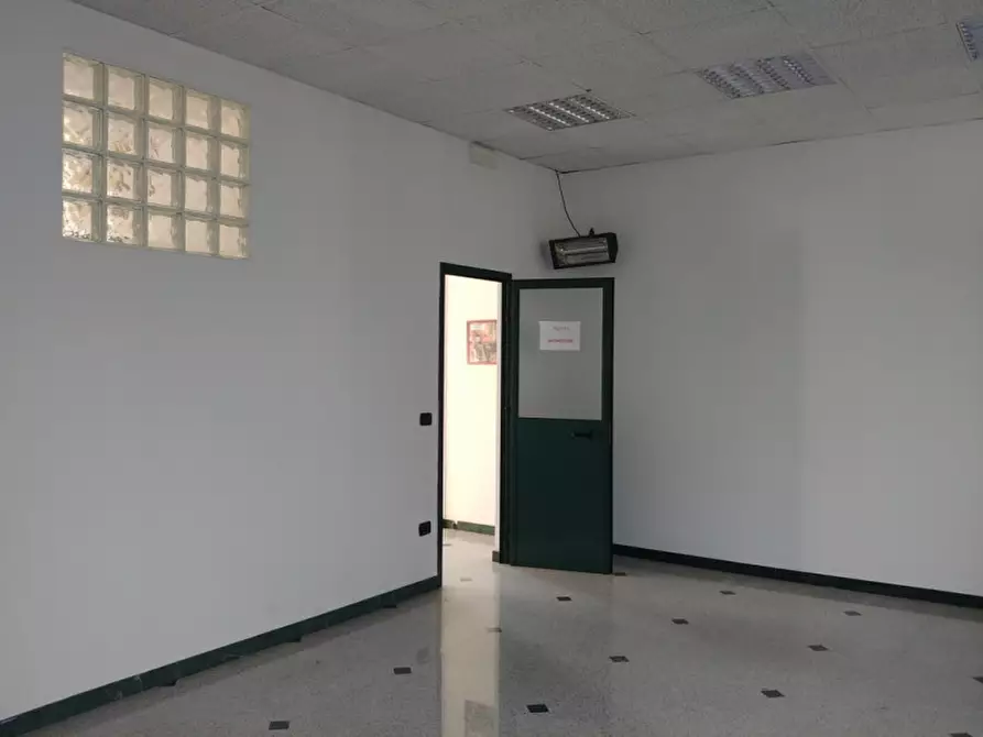 Immagine 24 di Magazzino in affitto  in VIA PER VIMERCATE a Usmate Velate