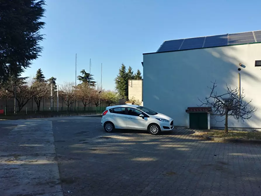 Immagine 6 di Laboratorio in vendita  in VIA PER VIMERCATE a Usmate Velate