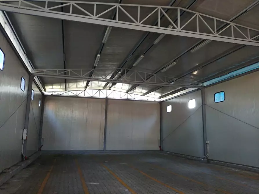 Immagine 10 di Laboratorio in vendita  in VIA PER VIMERCATE a Usmate Velate