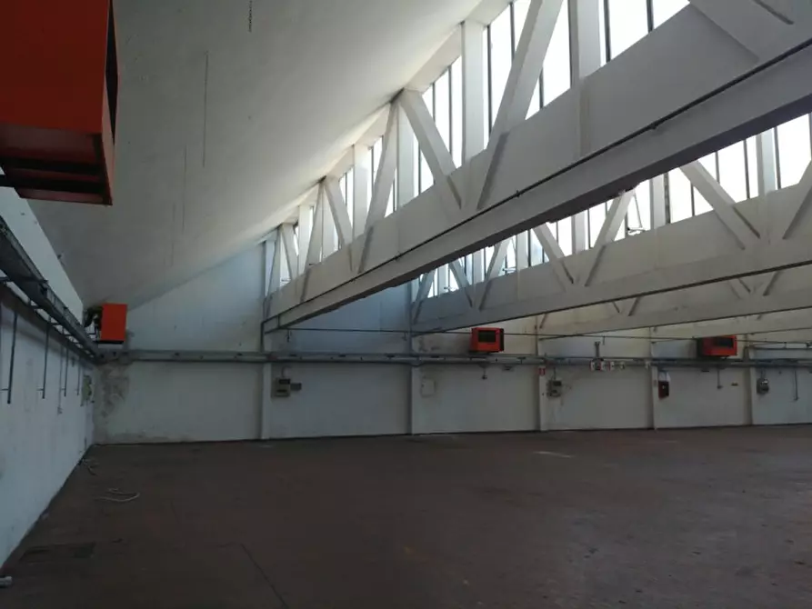 Immagine 17 di Laboratorio in vendita  in VIA PER VIMERCATE a Usmate Velate