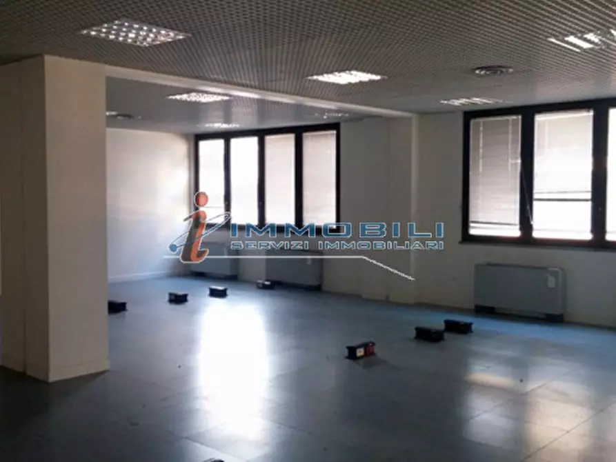 Immagine 10 di Ufficio in affitto  in VIA SILE a Milano