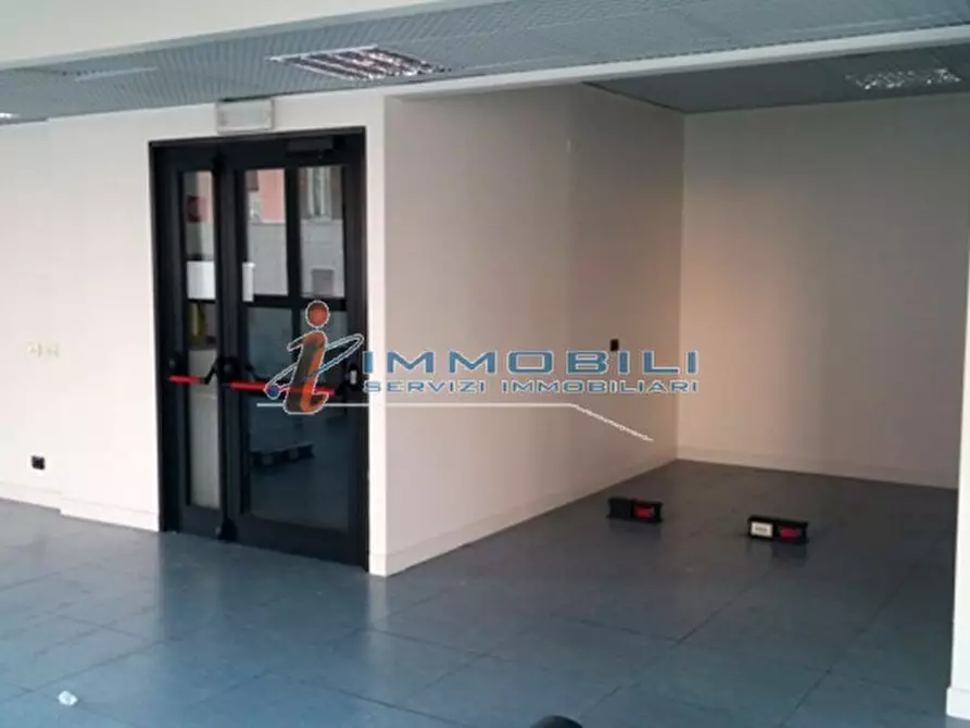Immagine 12 di Ufficio in affitto  in VIA SILE a Milano