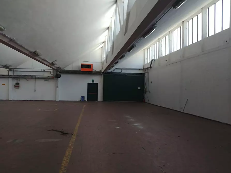 Immagine 12 di Capannone industriale in vendita  in VIA PER VIMERCATE a Usmate Velate