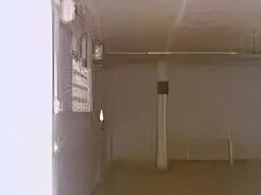 Immagine 3 di Magazzino in vendita  in Via Ada Negri, 9 a Bari