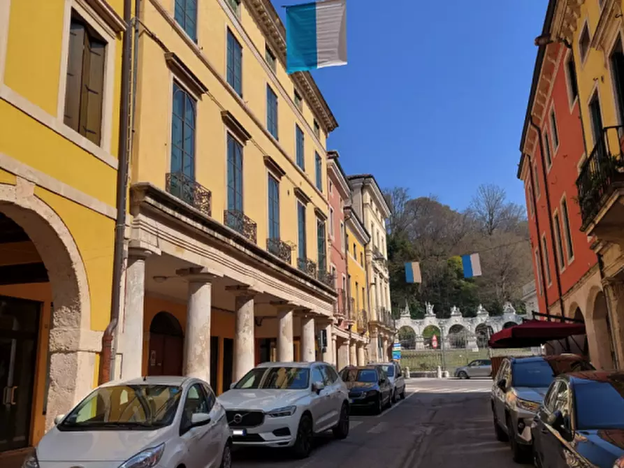 Immagine 3 di Negozio in affitto  in Via Ognibene a Lonigo