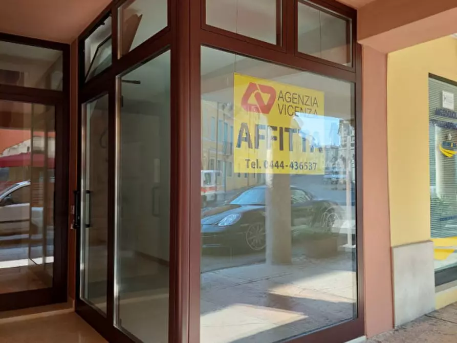 Immagine 5 di Negozio in affitto  in Via Ognibene a Lonigo