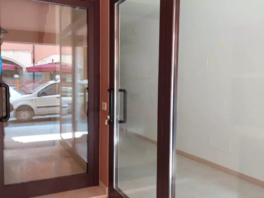 Immagine 6 di Negozio in affitto  in Via Ognibene a Lonigo