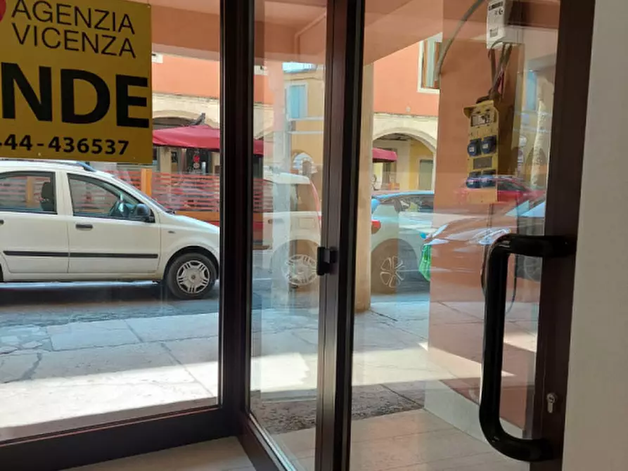 Immagine 7 di Negozio in affitto  in Via Ognibene a Lonigo