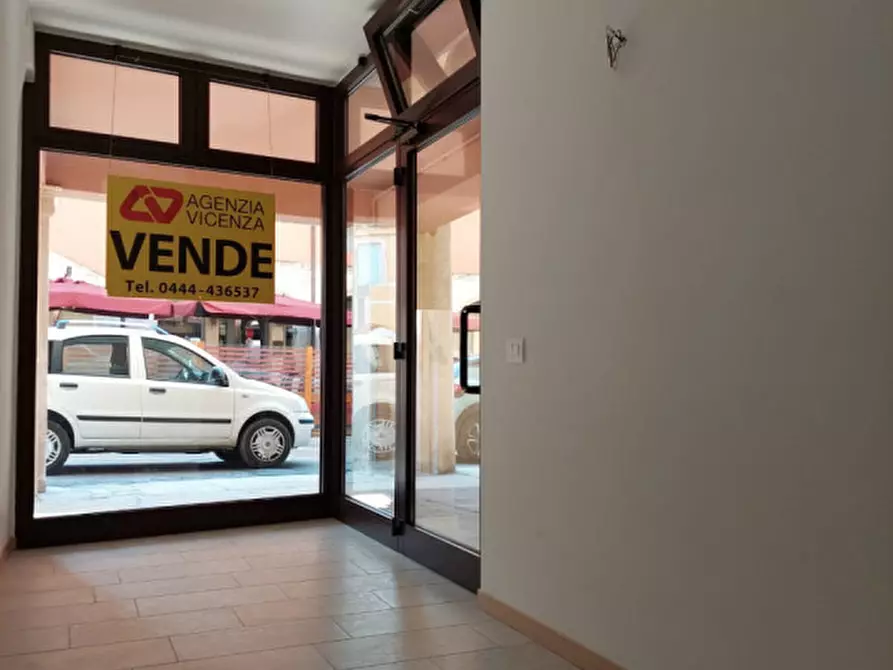 Immagine 9 di Negozio in affitto  in Via Ognibene a Lonigo