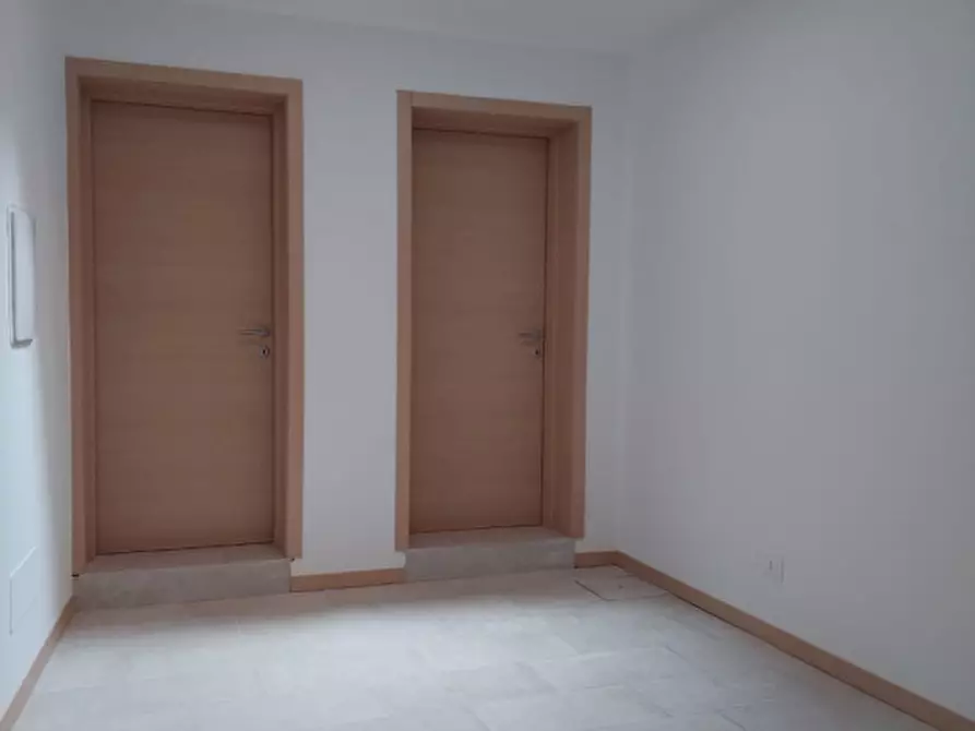 Immagine 20 di Negozio in affitto  in Via Ognibene a Lonigo