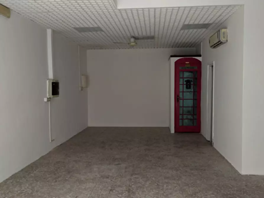 Immagine 2 di Garage in vendita  in Via Zeffiro Massa a San Remo