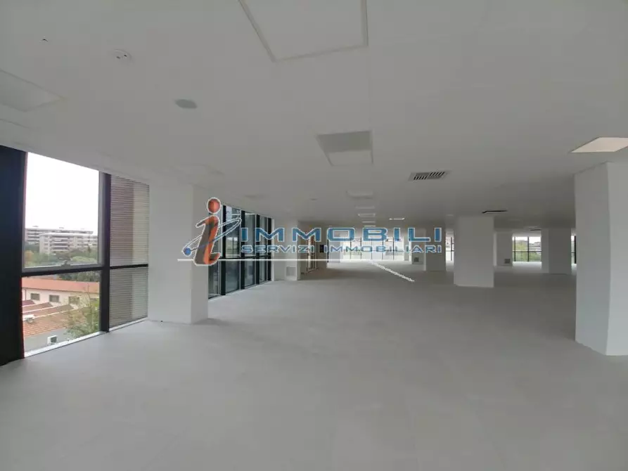 Immagine 5 di Ufficio in affitto  in VIA KULISCIOFF ANNA a Milano