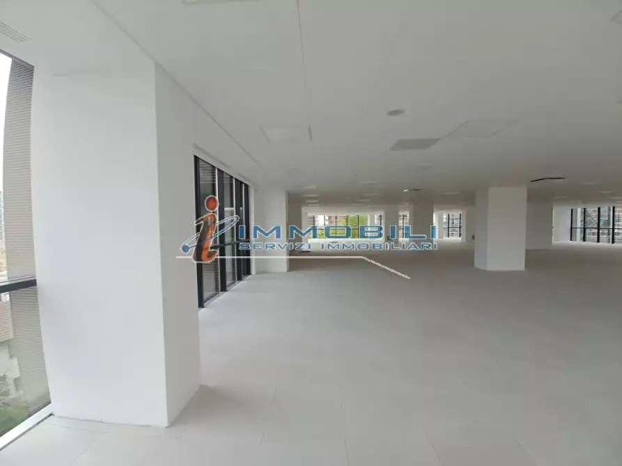 Immagine 7 di Ufficio in affitto  in VIA KULISCIOFF ANNA a Milano
