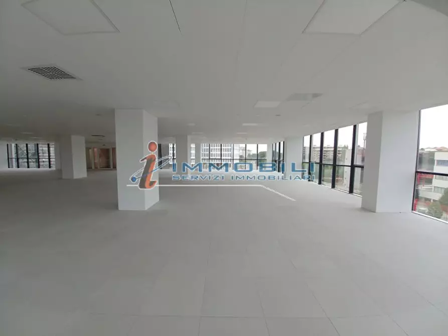 Immagine 12 di Ufficio in affitto  in VIA KULISCIOFF ANNA a Milano