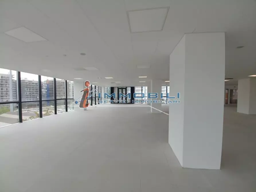 Immagine 17 di Ufficio in affitto  in VIA KULISCIOFF ANNA a Milano