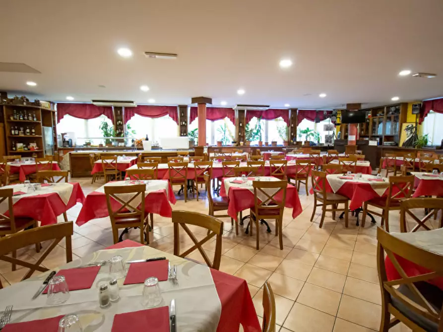 Immagine 3 di Attività commerciale in vendita  in Piazza Derna, 238/C a Torino