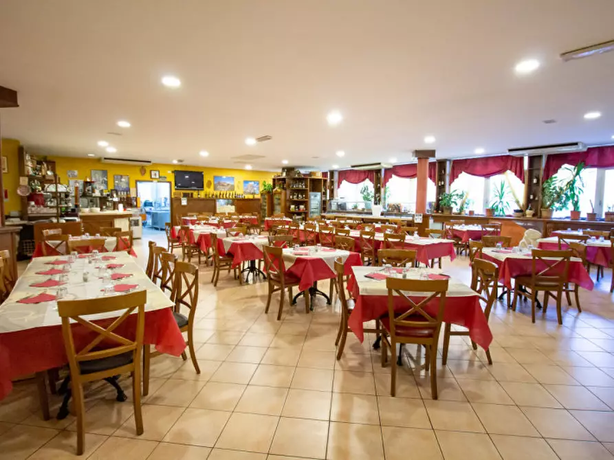 Immagine 5 di Attività commerciale in vendita  in Piazza Derna, 238/C a Torino