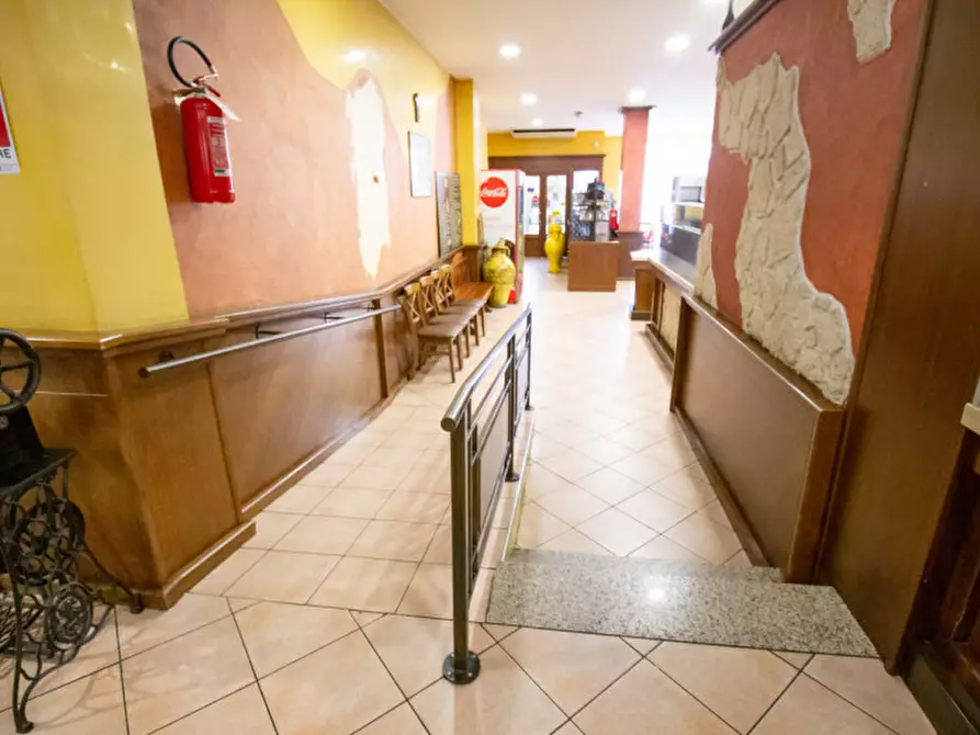 Immagine 7 di Attività commerciale in vendita  in Piazza Derna, 238/C a Torino