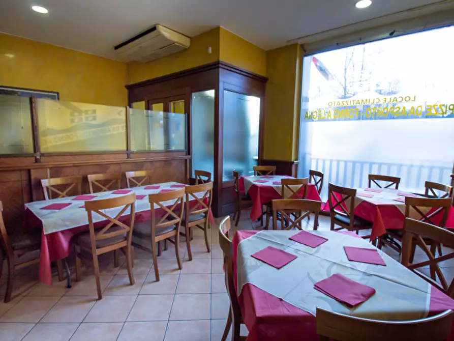 Immagine 8 di Attività commerciale in vendita  in Piazza Derna, 238/C a Torino