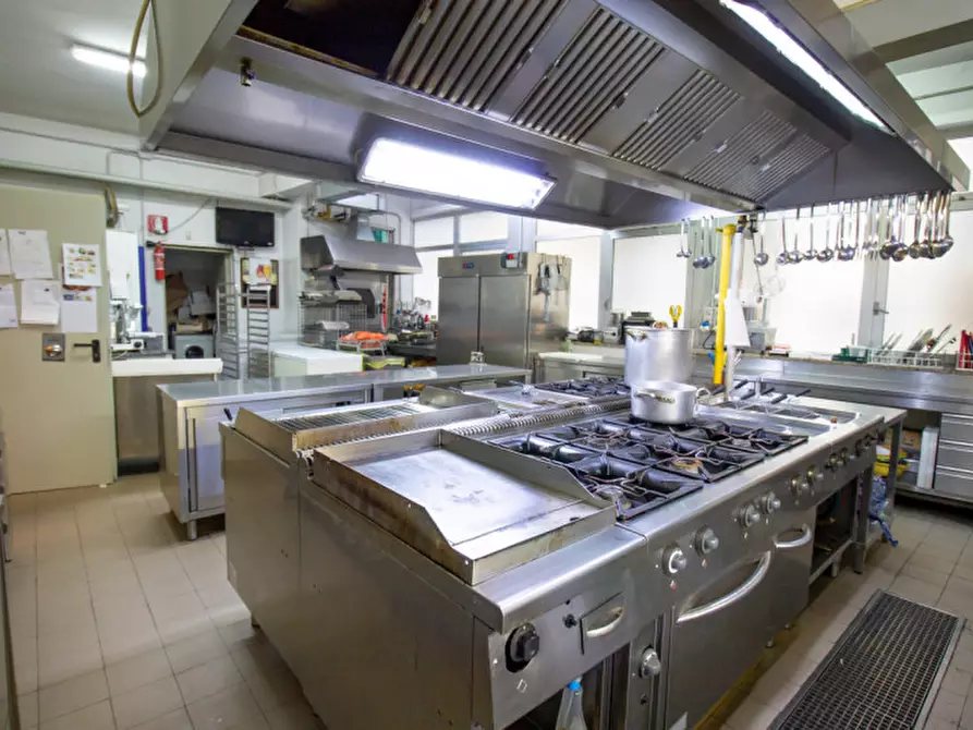 Immagine 10 di Attività commerciale in vendita  in Piazza Derna, 238/C a Torino